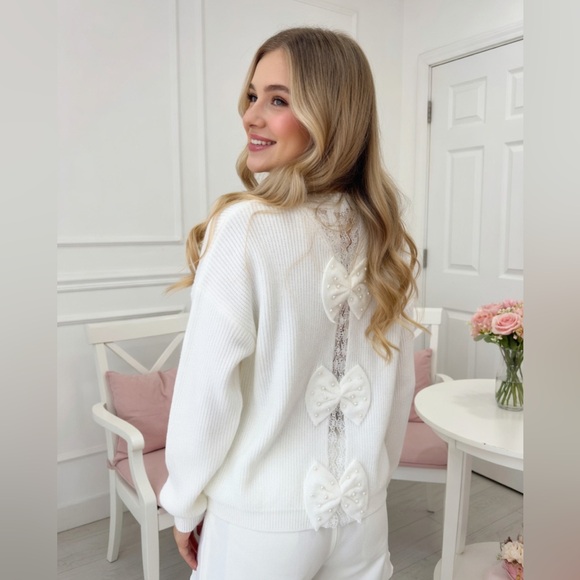 Cream V-Neck Sweater with Lace and Bow Details NEW - Picture 2 of 5